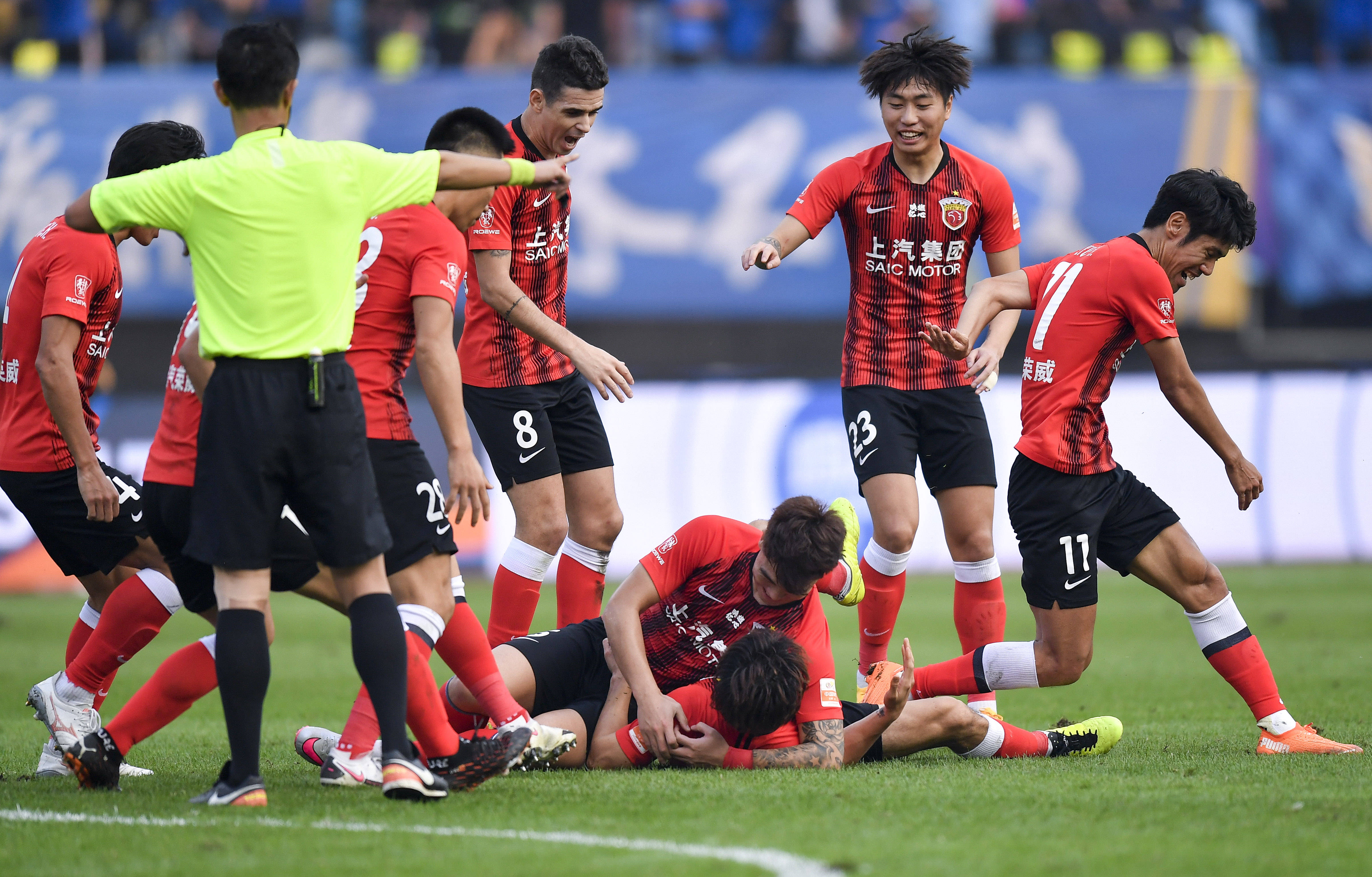 联中场乏力 联中场乏力